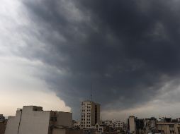 La Organización de Protección Ambiental de Irán llamó a los ciudadanos a no salir a las calles y permanecer en sus casas ante la toxicidad de la ciudad. EFE/A. Taherkenareh