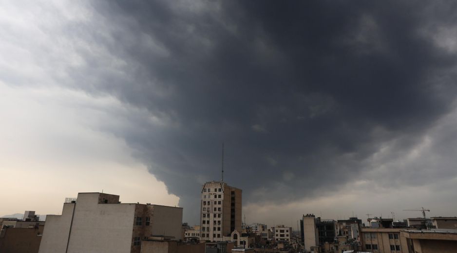 La Organización de Protección Ambiental de Irán llamó a los ciudadanos a no salir a las calles y permanecer en sus casas ante la toxicidad de la ciudad. EFE/A. Taherkenareh