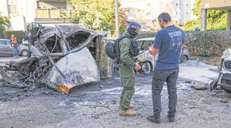 Secuelas de un ataque contra Tel Aviv. Irán lanzó misiles contra la capital israelí, donde las autoridades han recomendado el uso de búnkeres para los ciudadanos. AFP