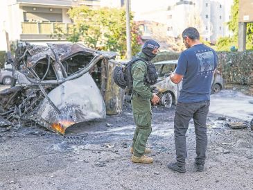 Secuelas de un ataque contra Tel Aviv. Irán lanzó misiles contra la capital israelí, donde las autoridades han recomendado el uso de búnkeres para los ciudadanos. AFP