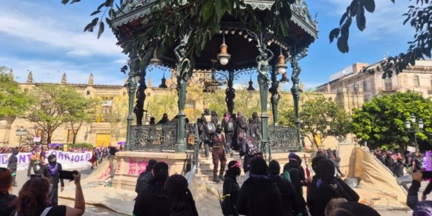 8M: Llega contingente separatista a la Antimonumenta de Plaza de Armas