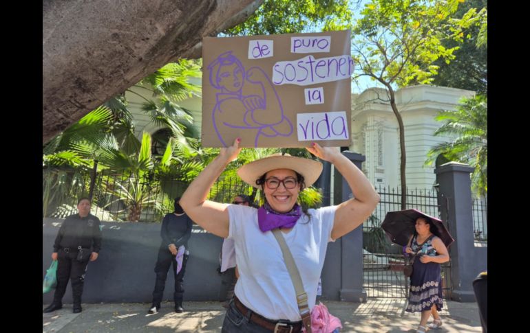 Cientos de mujeres se dieron cita en la Glorieta de las y los Desaparecidos para exigir justicia y alto a la violencia. EL INFORMADOR / R. Bobadilla