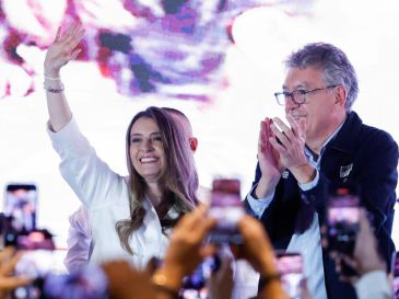 La candidata dijo que si gana la Presidencia pondrá en marcha "una Colombia incluyente" con una "economía fraterna" en la que todos estén bien y los trabajadores ganen "buenos salarios". EFE/ M. DUEÑAS