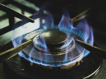 El gas natural para entrega dentro de un mes en el TTF de Países Bajos, referencia clave para Europa, alcanzaba 61.05 euros por MWh. Unsplash