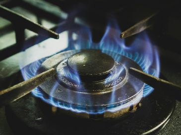 El gas natural para entrega dentro de un mes en el TTF de Países Bajos, referencia clave para Europa, alcanzaba 61.05 euros por MWh. Unsplash