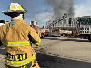 La Alerta Atmosférica se mantendrá hasta que el incendio se apague en su totalidad. ESPECIAL/Protección Civil Jalisco