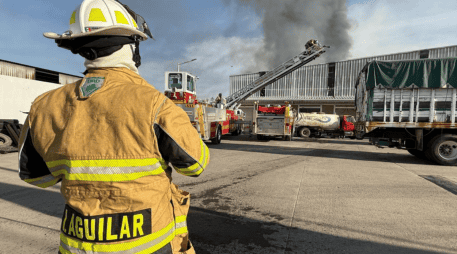 La Alerta Atmosférica se mantendrá hasta que el incendio se apague en su totalidad. ESPECIAL/Protección Civil Jalisco