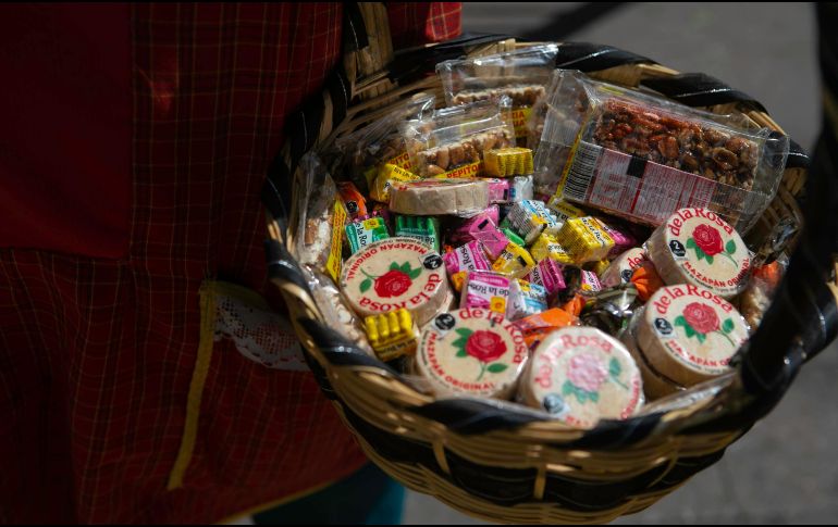 Ante la creciente competencia en Guadalajara, la empresa comenzó a comercializar el producto fuera de la ciudad, poco a poco, el público empezó a identificarlo como “Mazapán de la Rosa”. EL INFORMADOR/ ARCHIVO