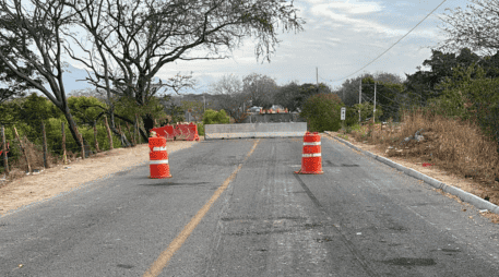 El motociclista conducía, al parecer, sin percatarse de las obras que ahí se realizan para tratar de reconstruir el camino. ESPECIAL