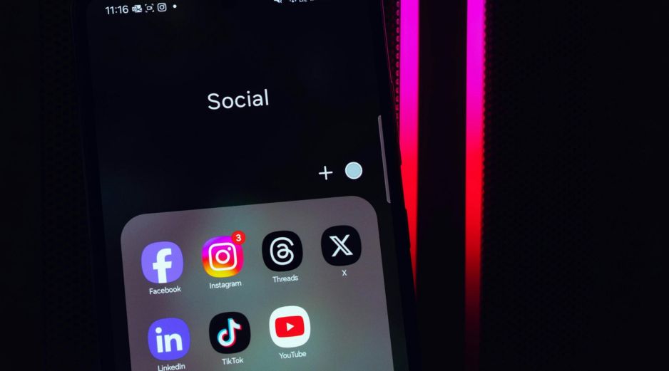 Es necesario diseñar las plataformas para adecuarlas a la edad de los usuarios. UNSPLASH / P. SAKALAKIS