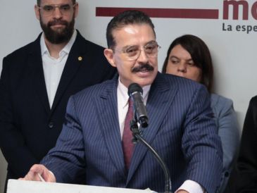 Lomelí Bolaños aseveró que la implementación de la Tarjeta Única Al Estilo Jalisco "huele a negocio privado disfrazado de modernización". ESPECIAL