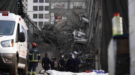 Las labores de rescate se mantienen activas mientras autoridades buscan descartar la presencia de más víctimas. SUN/D. Sánchez