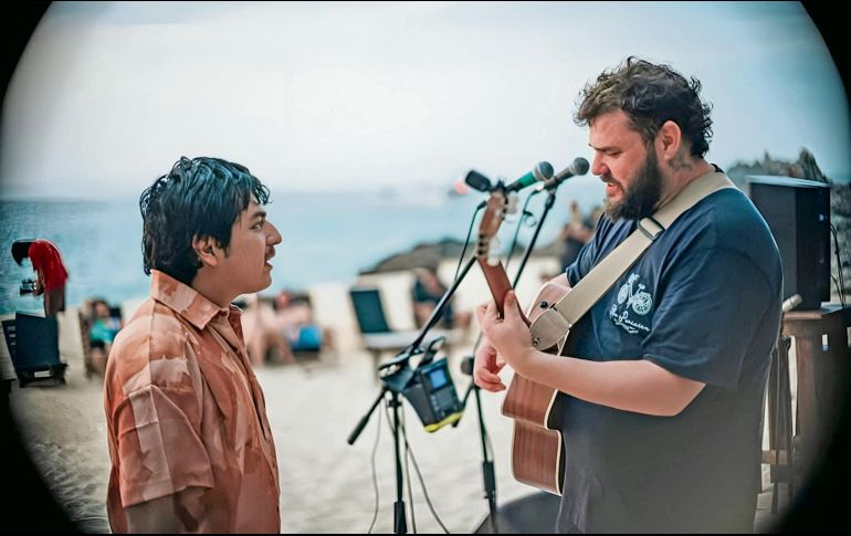 Macario Martínez y David Velasco unieron sus voces para crear “Corre, mi vida”. ESPECIAL