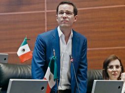 Ricardo Anaya, coordinador del PAN en el Senado, criticó que el límite de una pensión se fije con base en el salario de la Presidenta. AFP