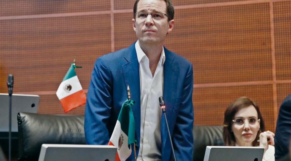 Ricardo Anaya, coordinador del PAN en el Senado, criticó que el límite de una pensión se fije con base en el salario de la Presidenta. AFP