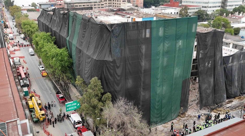 Trabajadores se encontraban realizando labores de demolición en el tercer nivel del inmueble cuando ocurrió el colapso. SUN/V. Rosas