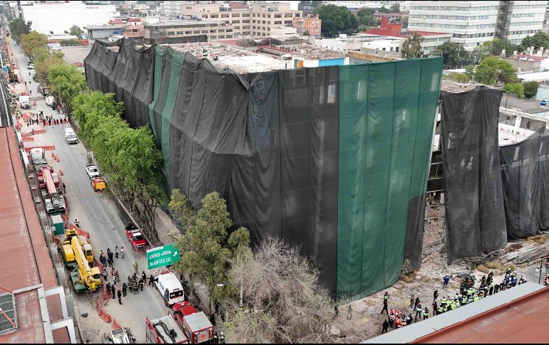 Trabajadores se encontraban realizando labores de demolición en el tercer nivel del inmueble cuando ocurrió el colapso. SUN/V. Rosas