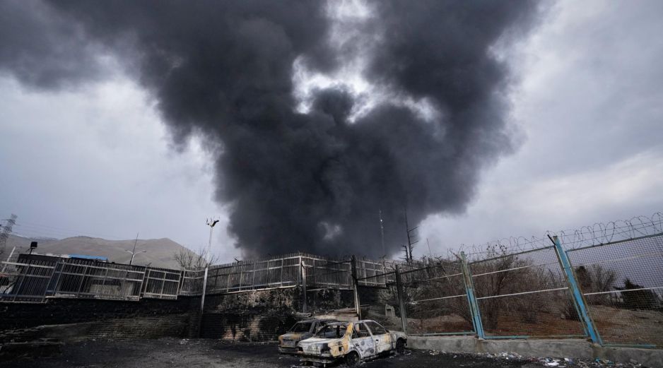 Los diversos ataques a la infraestructura energética de Irán y las restricciones a las exportaciones del crudo, han provocado que los precios del barril sean volátiles. AP/V. Salemi