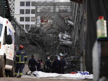 Intensa movilización de los cuerpos de emergencia tras el colapso de una estructura dentro de un edificio en demolición. SUN/D. Simón