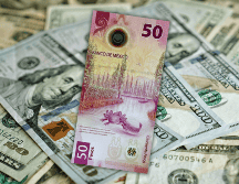 En la apertura de la jornada, la cotización es de 17.57 pesos por dólar (Ciudad de México 07:30), lo que representa una depreciación para el billete verde de 0.27%. ESPECIAL / CANVA