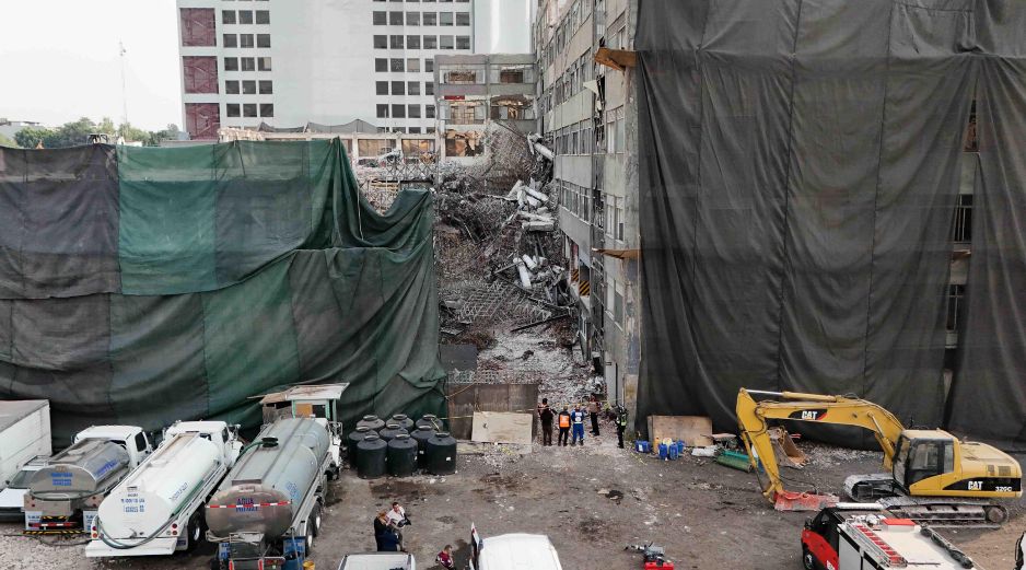 Intensa movilización de los cuerpos de emergencia tras el colapso de una estructura dentro de un edificio en demolición. SUN/V. Rosas
