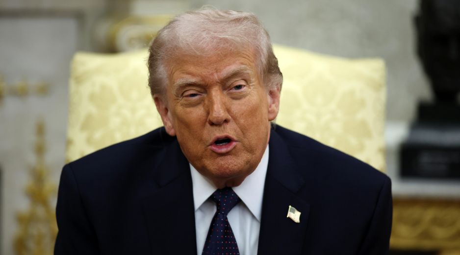 El gobierno de Donald Trump evalúa distintas alternativas para contener el impacto en el mercado petrolero. EFE/ARCHIVO