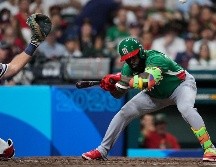 Arozarena decidió estirar su mano para saludar a quien es su compañero en los Marineros de Seattle. AP/ A. Landis.