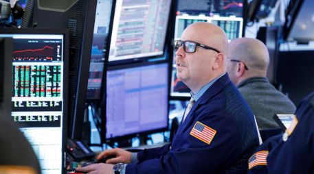 La Bolsa de Nueva York cerró tras una agitada jornada de movimientos, pero ligeros, marcada por la caída del precio del crudo y con los inversores con la mirada puesta en la evolución de las hostilidades en Oriente Medio tras los bombardeos de Estados Unidos e Israel a Irán. EFE / ARCHIVO