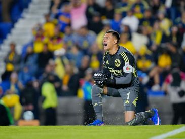 Malagón sintió una molestia en su pierna derecha y se tiró al césped en clara señal del dolor que invadió su cuerpo. IMAGO7.