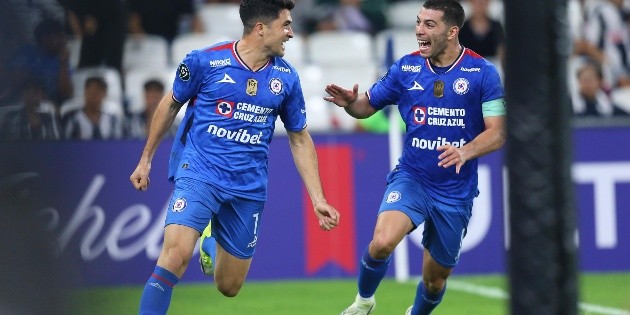 Cruz Azul remonta a unos Rayados en autodestrucci&oacute;n