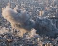 Columnas de humo se elevan tras un ataque aéreo israelí en Dahiyeh, en los suburbios del sur de Beirut, Líbano. AP/B. Hussein
