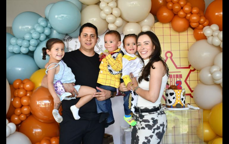 Alessa, Oscar, Máximo, Lía Alvidrez y Karen Chavira. GENTE BIEN JALISCO / Revista del 13 de marzo 2026