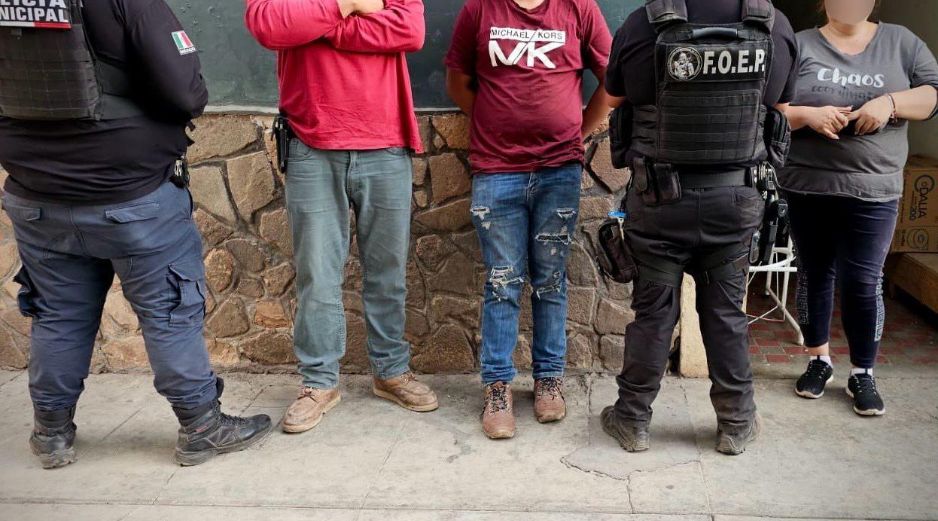 Una vez que le brindaron agua y alimento y le dieron las primeras atenciones, el menor pudo reunirse con su familia para volver a casa a salvo. ESPECIAL