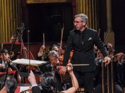 Para José Luis Castillo, el director de la orquesta, el programa no es simplemente una sucesión cronológica de estilos, sino una forma de mostrar cómo ciertos lenguajes musicales continúan dialogando a lo largo del tiempo. CORTESÍA / OFJ