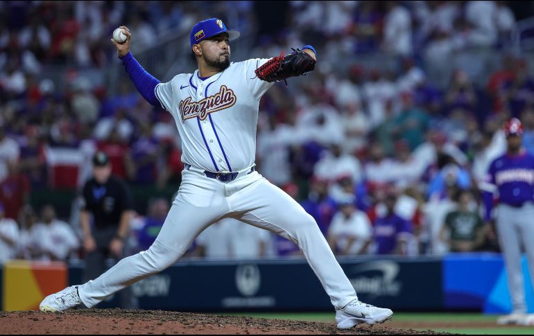 Venezuela enfrentará a Japón en un juego de potencias beisboleras. EFE/C. Herrera
