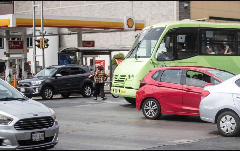 A pesar de que la fase 1 de la contingencia ambiental se ha suspendido hay algunos carros que no circulan hoy 12 de marzo en CDMX. SUN / ARCHIVO