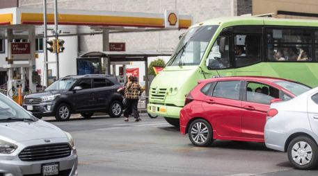 A pesar de que la fase 1 de la contingencia ambiental se ha suspendido hay algunos carros que no circulan hoy 12 de marzo en CDMX. SUN / ARCHIVO