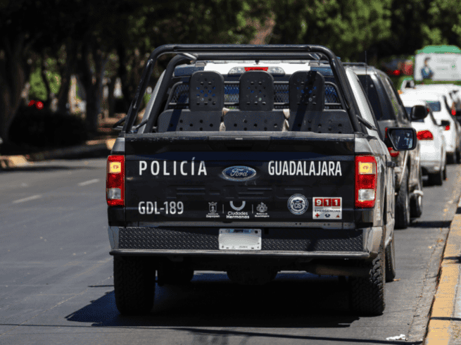 La detención se logró gracias a las labores de la Comisaría de Inteligencia y su homóloga municipal localizaron a los dos sujetos que son captados en video cuando lanzan una bomba 'molotov' desde un vehículo. EL INFORMADOR/ ARCHIVO