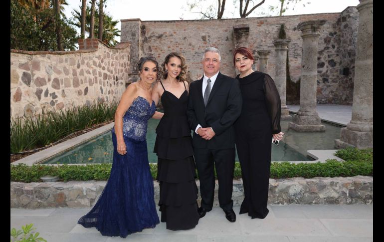 Gabriela Sahagún, Gabriela Loyo, Luis Manuel Contreras y Josefina Núñez. GENTE BIEN JALISCO / Boda de Ana Paula Flores Loyo y Juan Pablo Gutiérrez Soto