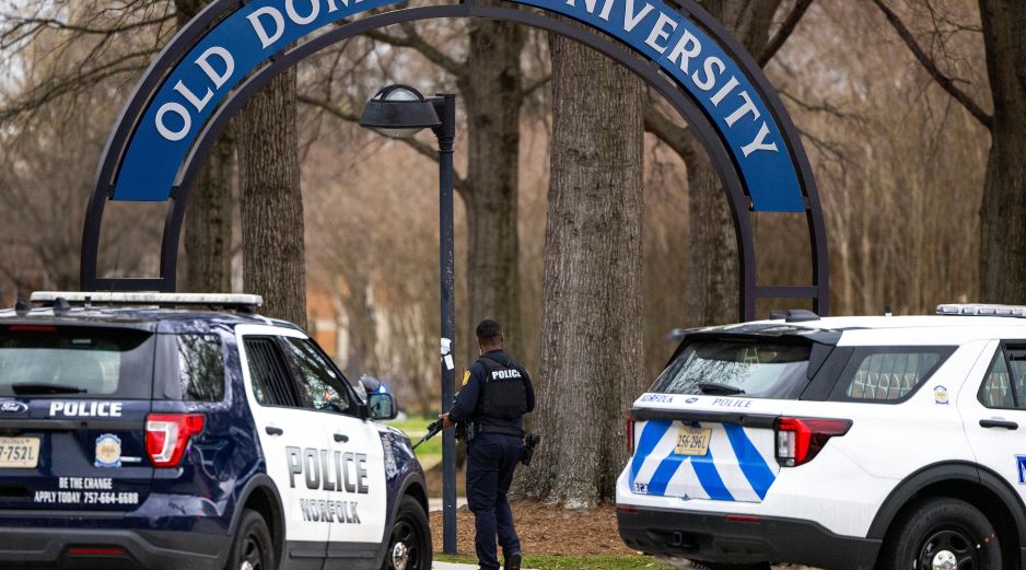 La policía llega al campus de la Universidad Old Dominion tras informes de un tirador activo el jueves 12 de marzo de 2026 en Norfolk, Virginia.AP/ K. Warner/The Virginian-Pilot