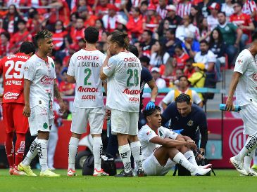El encuentro de Chivas contra Santos en el Estadio AKRON peligra con dos considerables bajas. Imago7 / ARCHIVO