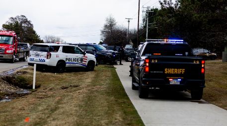 En los minutos posteriores al ataque, se podía ver humo saliendo en grandes bocanadas de la sinagoga, que también alberga un centro de primera infancia. EFE/S. JARRIS