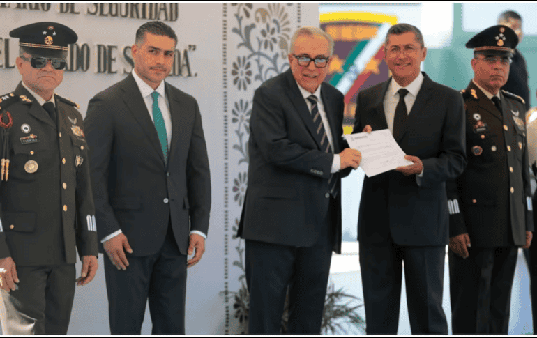 El 21 de diciembre del 2024, Óscar Rentería Schazarino ridió protesta en una ceremonia celebrada en las instalaciones de la Novena Zona Militar. ESPECIAL