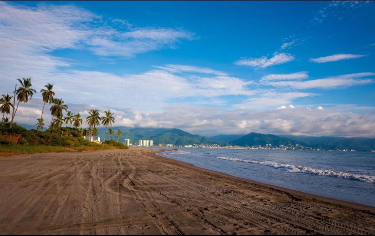 Puerto Vallarta ofrece playas hermosas y un poco de urbanidad para aquellos que disfrutan de una mezcla de ambas. EL INFORMADOR/ Archivo