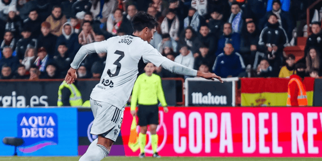 Jonathan G&oacute;mez: El obst&aacute;culo que aleja al "verdugo" de Valverde de Gabriel Milito y Chivas