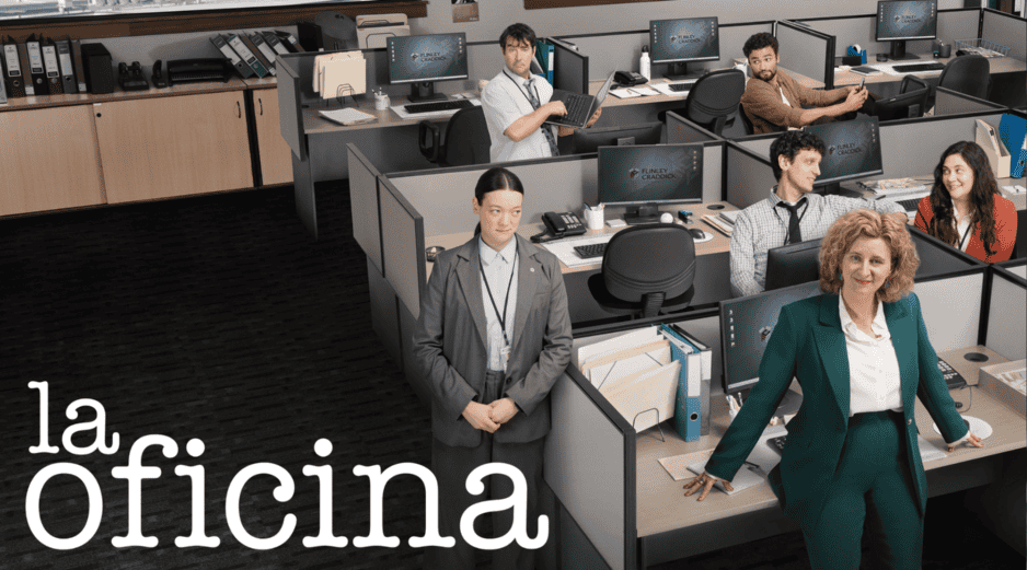 Con un elenco local, una historia ambientada en una fábrica de Aguascalientes y la participación de creadores con experiencia en comedia televisiva, la serie llega a Amazon Prime Video. ESPECIAL/PRIMEVIDEO