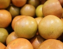 Pese a una larga lista de beneficios, las frutas y verduras también pueden albergar gérmenes que producen enfermedades, como infecciones y trastornos digestivos. NTX / ARCHIVO