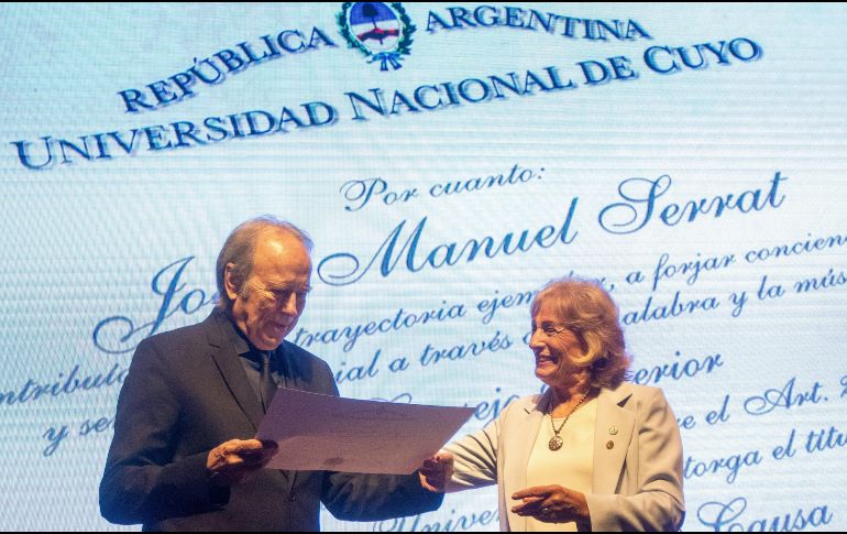 Serrat reflexionó además sobre el origen de su obra y el vínculo entre el arte y la experiencia personal. EFE/R. Gómez