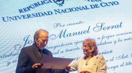 Serrat reflexionó además sobre el origen de su obra y el vínculo entre el arte y la experiencia personal. EFE/R. Gómez