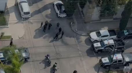 La presencia de patrullas de diversas corporaciones y de un helicóptero provocó alarma entre los vecinos. ESPECIAL